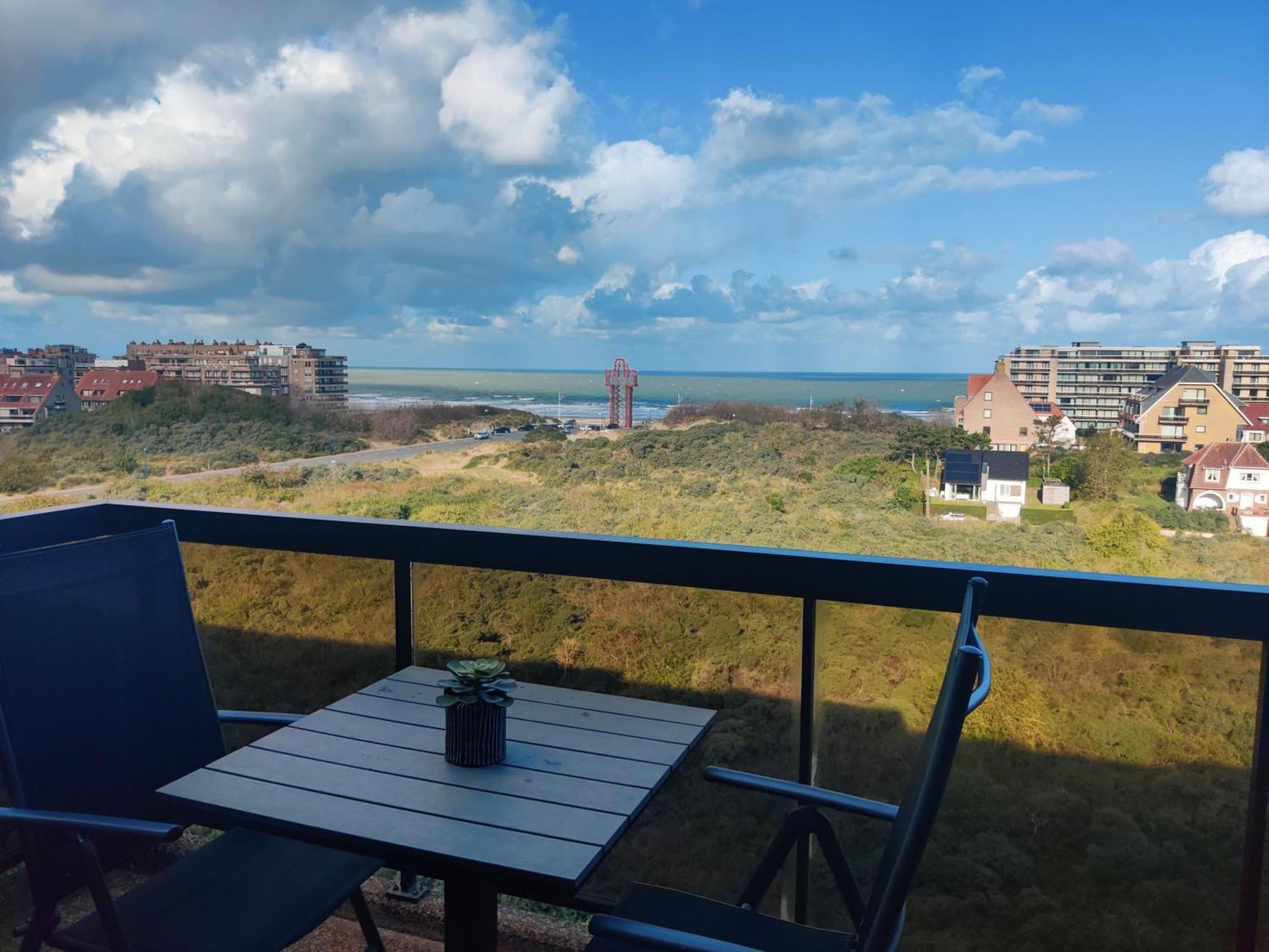 Recent Vernieuwd Appartement Met Zeezicht En Een Gratis Parkeerplaats Koksijde Exterior foto