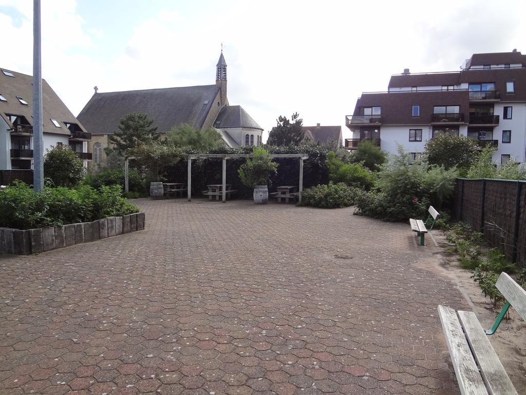 Recent Vernieuwd Appartement Met Zeezicht En Een Gratis Parkeerplaats Koksijde Exterior foto