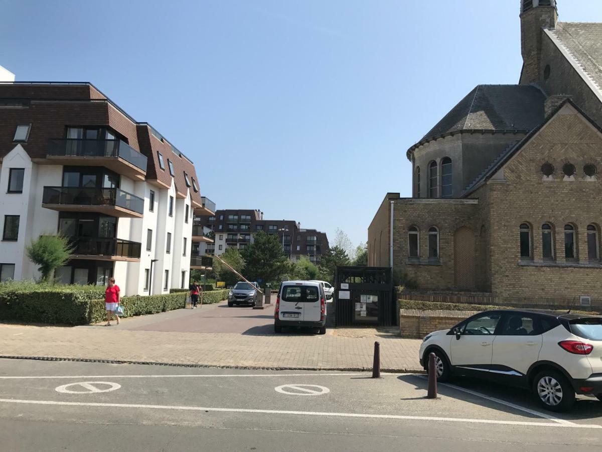 Recent Vernieuwd Appartement Met Zeezicht En Een Gratis Parkeerplaats Koksijde Exterior foto